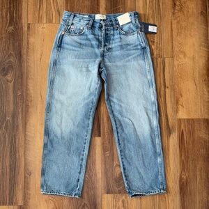 2/$22🌼NWT Universal Thread Women's Mid-Rise Boyfriend Jeans vintage light wash